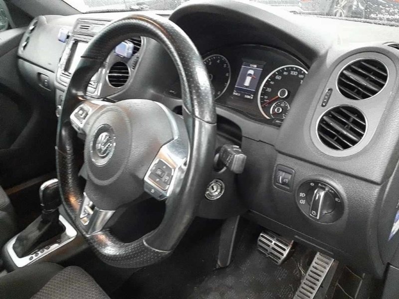 Volkswagen Tiguan R-Line 2.0 CCZD 2014 Volkswagen Tiguan 2014 5N