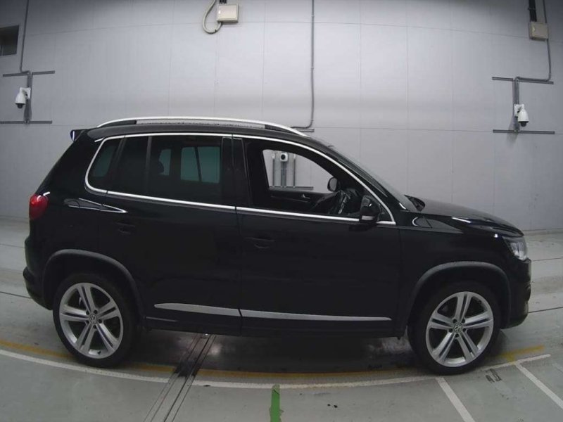 Volkswagen Tiguan R-Line 2.0 CCZD 2014 Volkswagen Tiguan 2014 5N