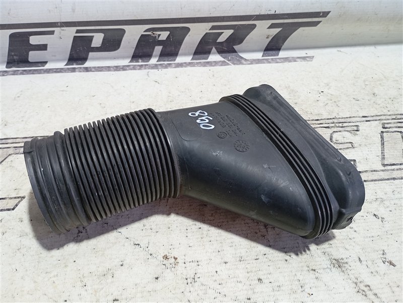 Патрубок воздушного фильтра Volkswagen Passat 2006 B6