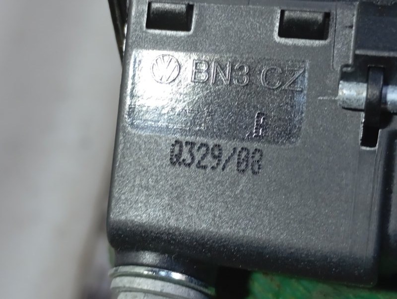 Кнопка открывания багажника Audi A4 2008 B8