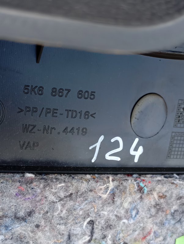 Обшивка двери багажника Volkswagen Golf 2010 Mk6