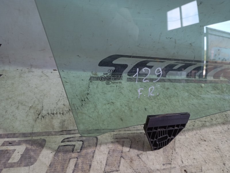 Стекло двери Audi A4 2006 B7