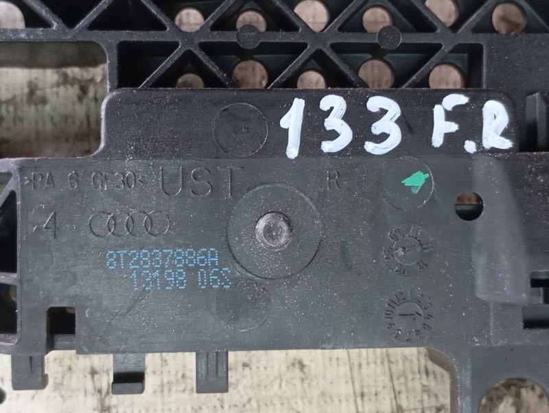Кронштейн ручки двери Audi A4 2008 B8