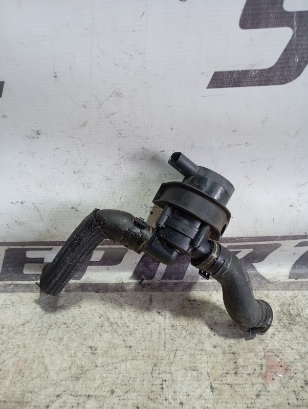 Помпа дополнительная Volkswagen Passat 2002 B5