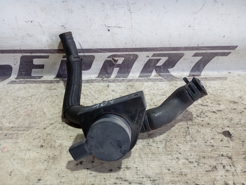 Помпа дополнительная Volkswagen Passat 2002 B5