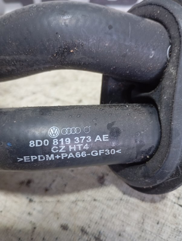 Патрубок радиатора печки Volkswagen Passat 2002 B5