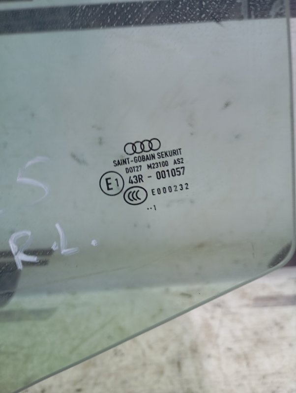 Стекло двери Audi A3 2010 8P
