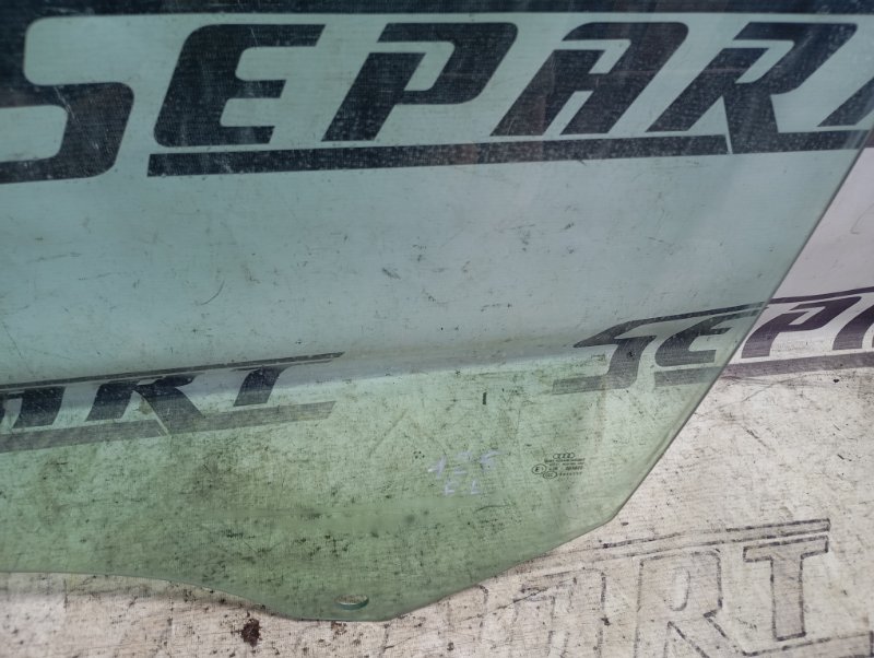 Стекло двери Audi A3 2010 8P