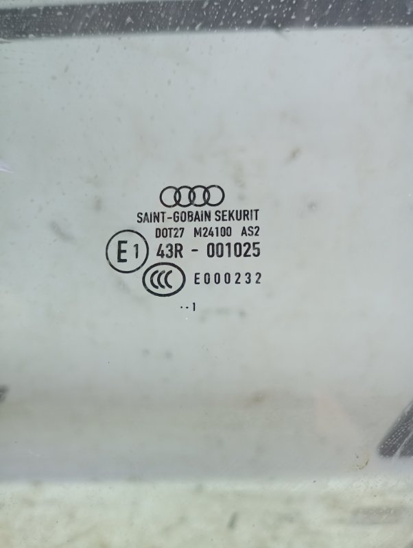 Стекло двери Audi A3 2010 8P