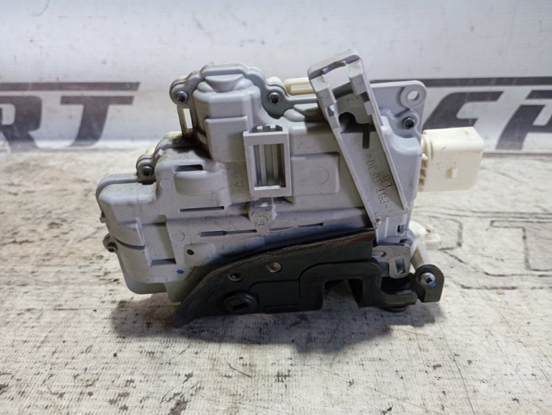 Замок двери Audi A3 2010 8P