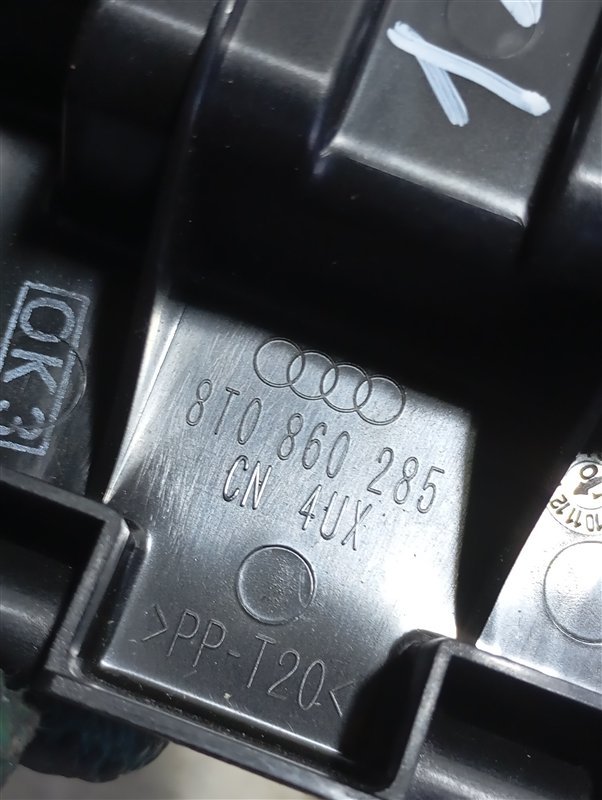 Кронштейн знака аварийной остановки Audi A4 2011 B8