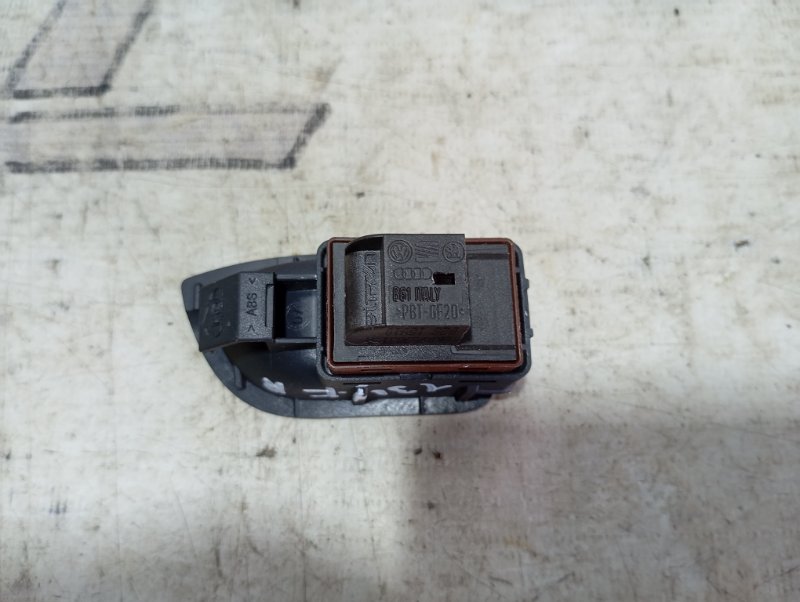 Кнопка открывания багажника Audi A4 2011 B8