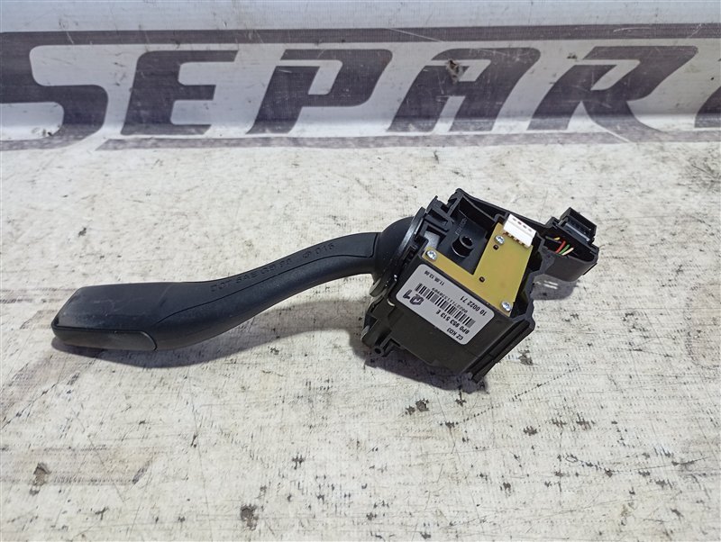 Переключатель поворотов подрулевой Audi A3 2010 8P