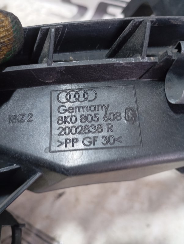 Кронштейн фары Audi A4 2011 B8
