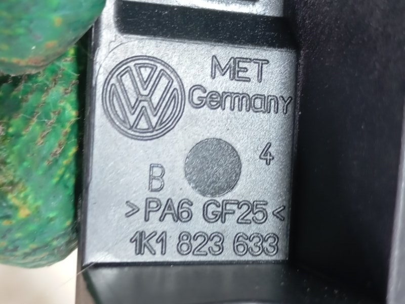 Кронштейн ручки капота Volkswagen Tiguan 2014 5N