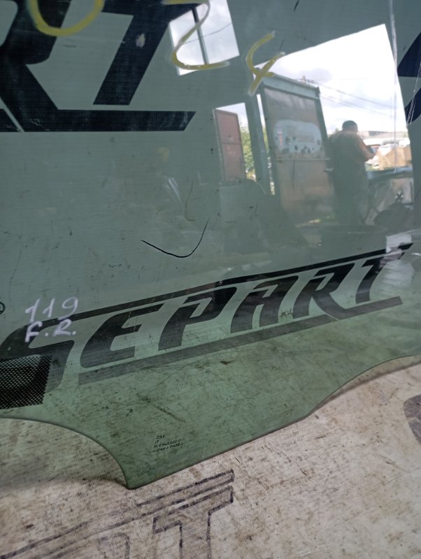 Стекло двери Skoda YETI 2015