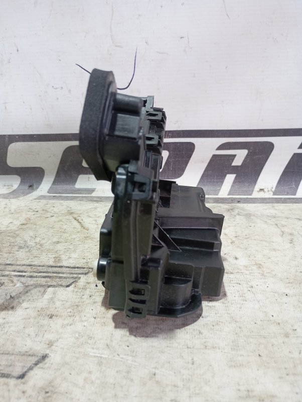 Замок двери Skoda Karoq 2024