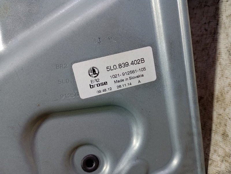 Стеклоподъемник Skoda YETI 2015