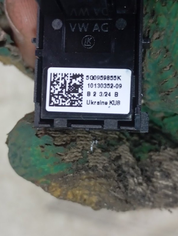 Кнопка стеклоподъемника Skoda Karoq 2024