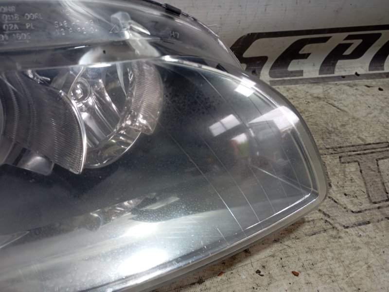 Фары Audi A4 2006 B7