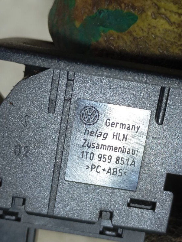 Кнопка стеклоподъемника Volkswagen Touran 2011 1T