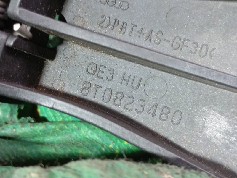Крюк замка капота Audi A4 2008 B8