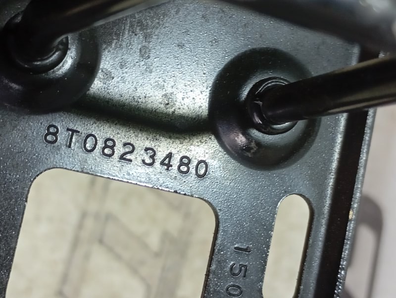 Крюк замка капота Audi A4 2008 B8