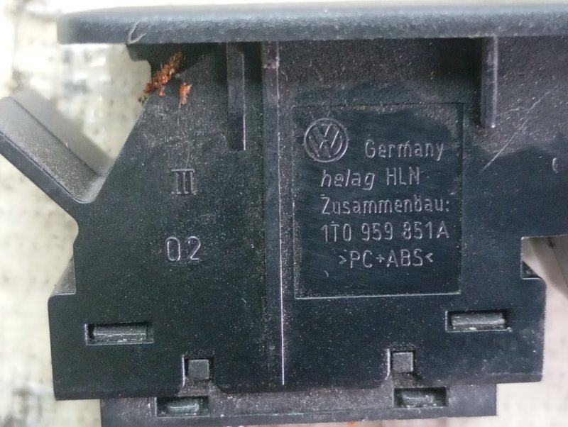 Кнопка стеклоподъемника Volkswagen Touran 2011 1T