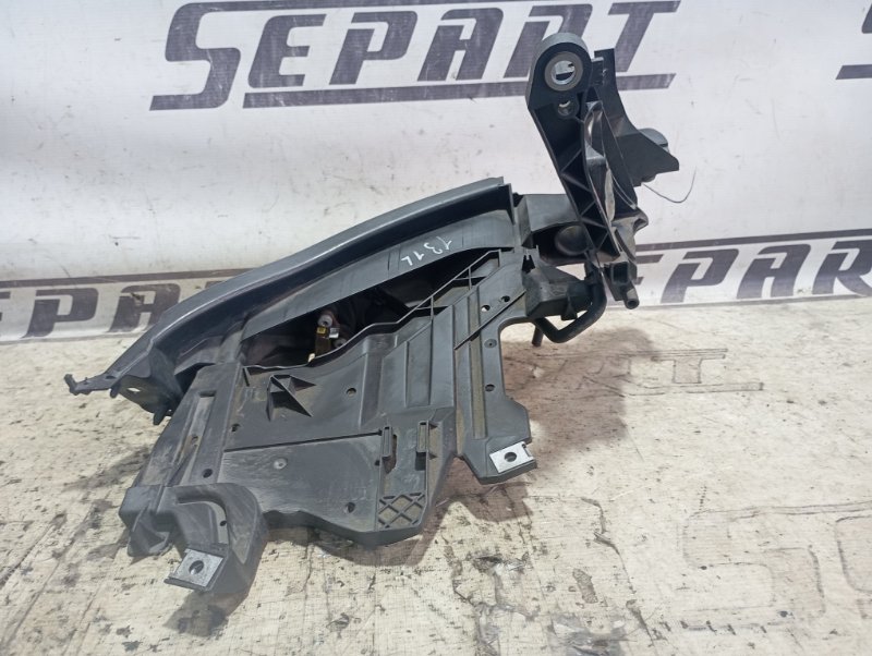 Кронштейн фары Audi A4 2008 B8