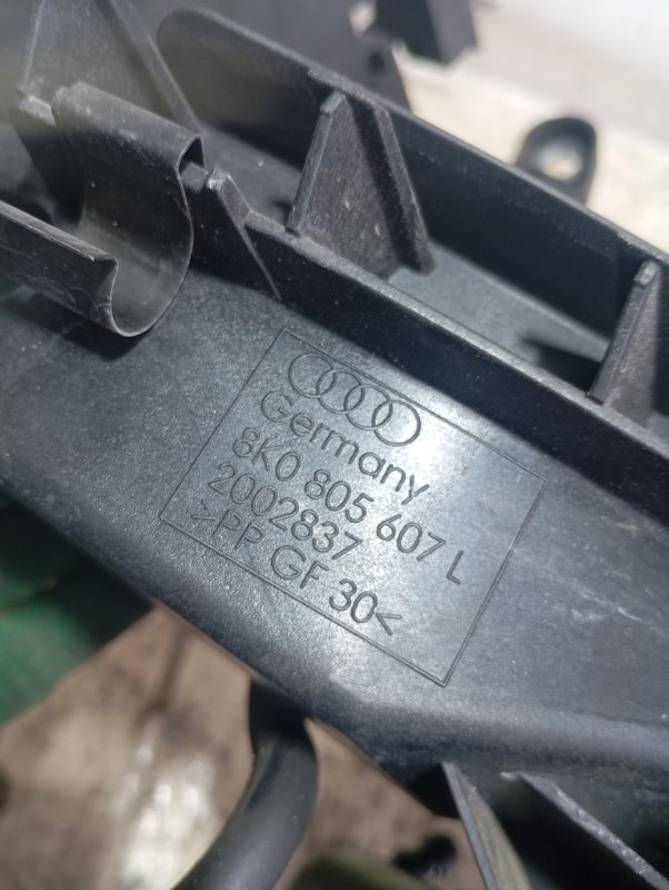 Кронштейн фары Audi A4 2008 B8