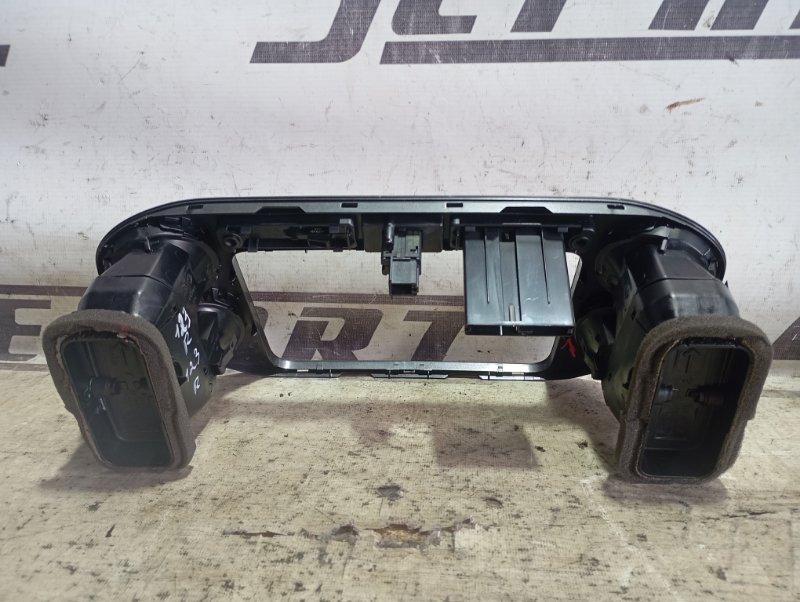 Дефлектор центральный Volkswagen Tiguan 2014 5N