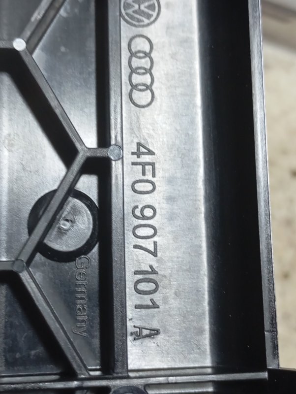 Кронштейн бампера Audi A4 2011 B8