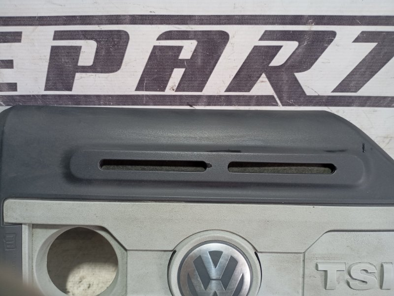 Крышка двигателя декоративная Volkswagen Golf 2010 Mk6