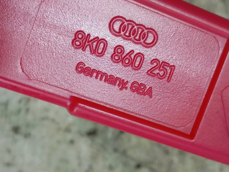 Знак аварийной остановки Audi A3 2010 8P