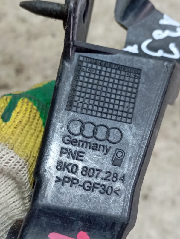 Кронштейн бампера Audi A4 2008 B8