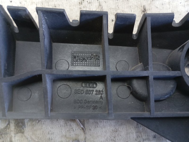 Кронштейн бампера Audi A4 2002 B6