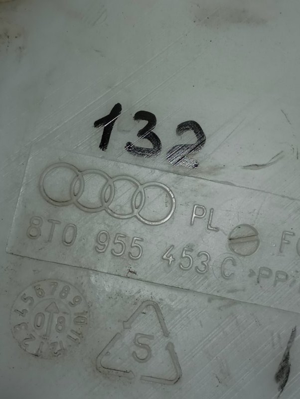 Бачок омывателя Audi A4 2008 B8
