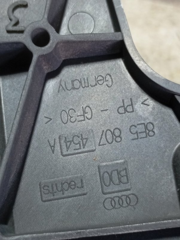 Кронштейн бампера Audi A4 2006 B7