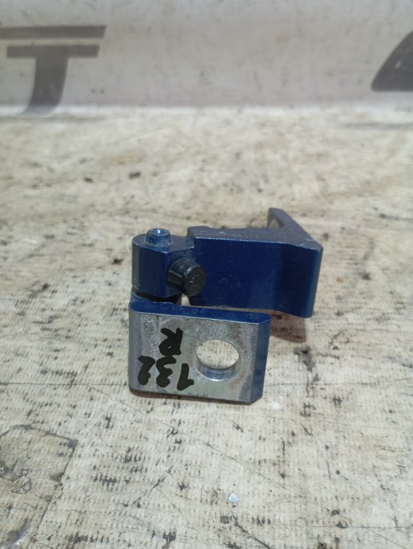 Петля двери верхняя Audi A4 2008 B8