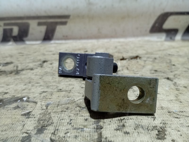 Петля двери верхняя Audi A4 2006 B7