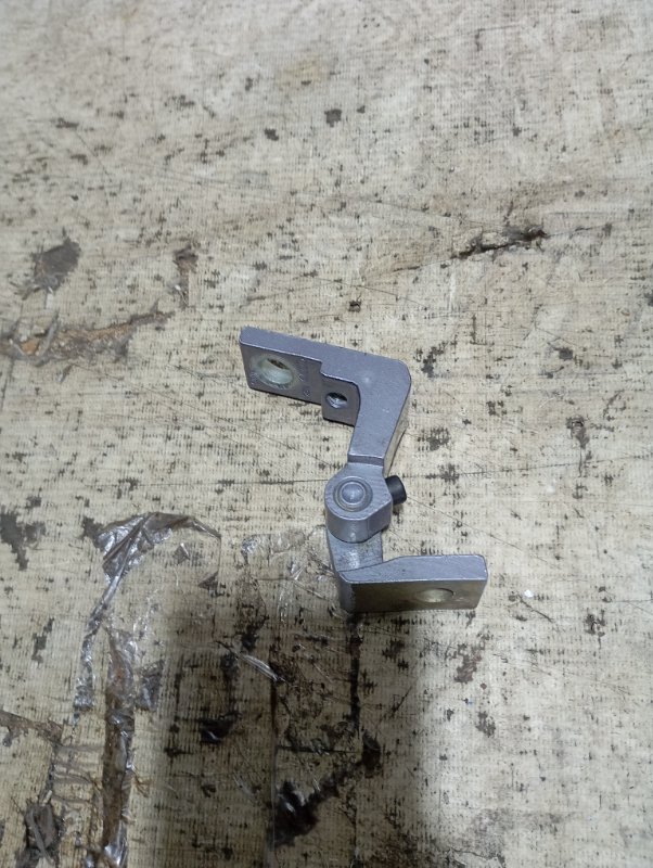 Петля двери верхняя Audi A4 2006 B7