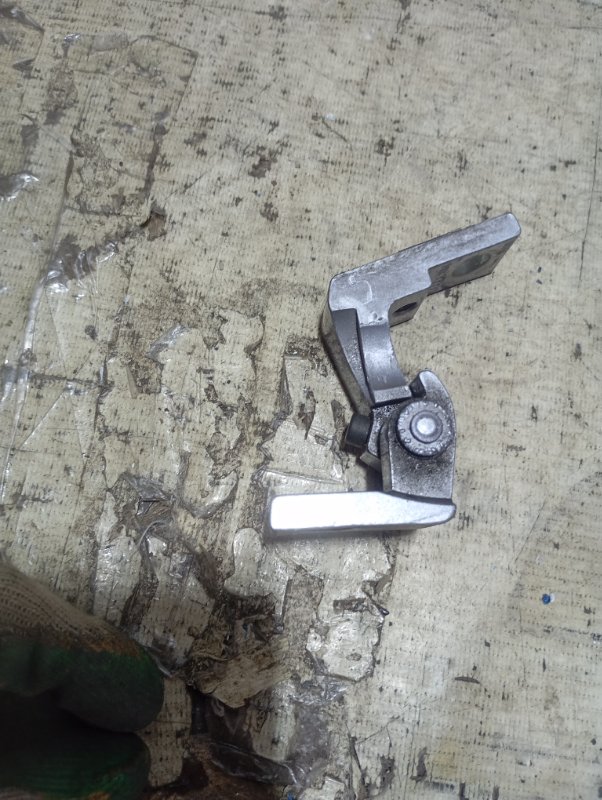 Петля двери верхняя Audi A4 2006 B7