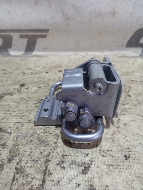 Петля двери верхняя Audi A4 2006 B7