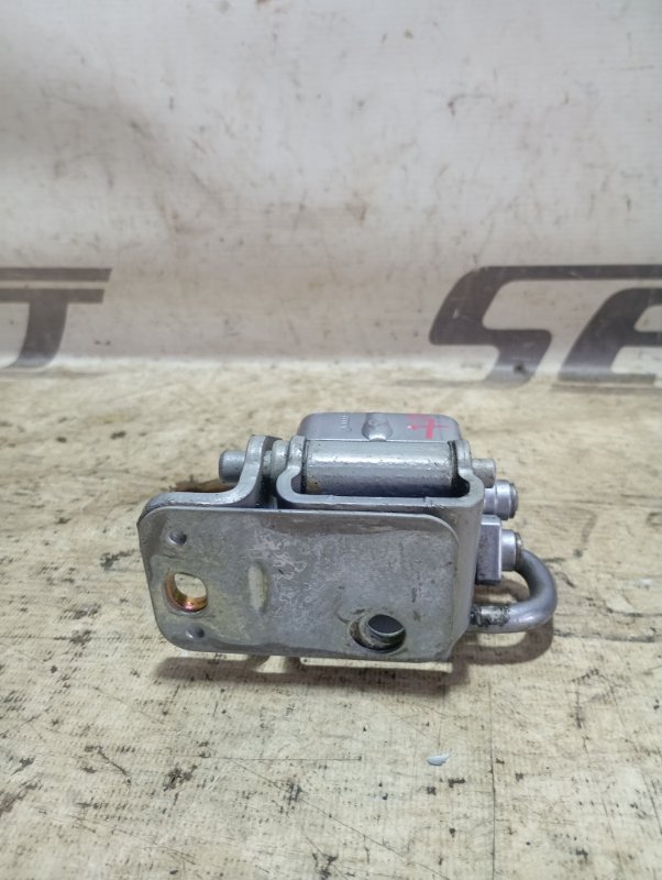 Петля двери верхняя Audi A4 2006 B7