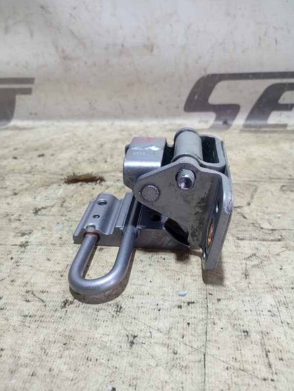 Петля двери верхняя Audi A4 2006 B7