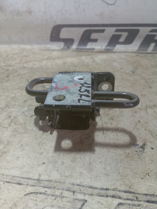 Петля двери верхняя Audi A3 2010 8P