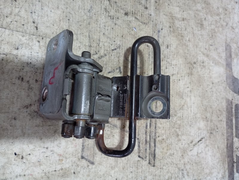 Петля двери верхняя Audi A3 2010 8P