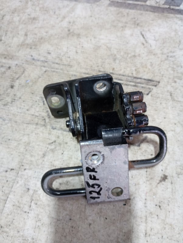 Петля двери верхняя Audi A3 2010 8P