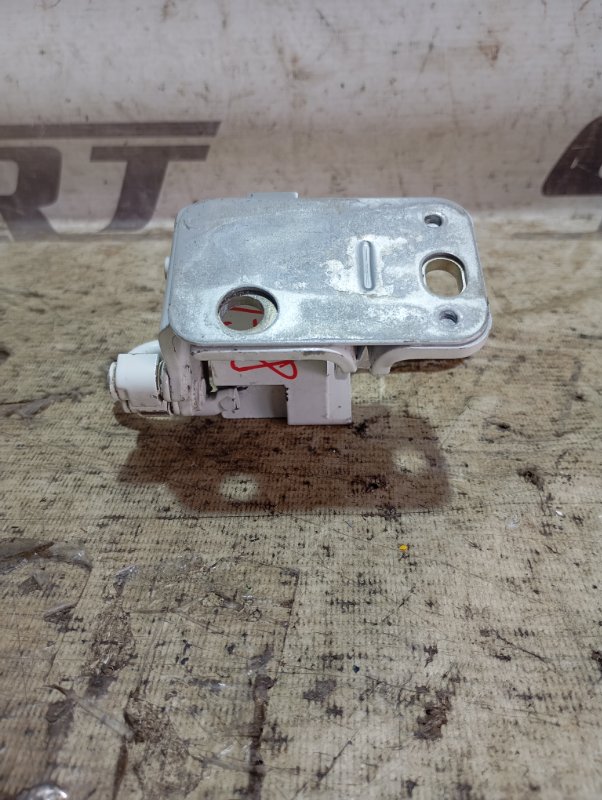 Петля двери Audi A6 2010 C6