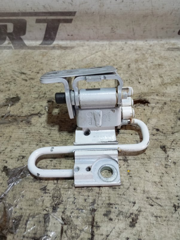 Петля двери Audi A6 2010 C6